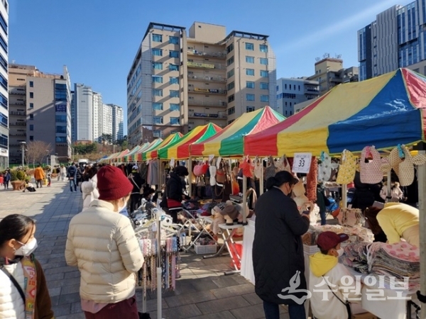 흥덕지구 입주자 대표회의 연합회가 개최한 플리마켓 모습.(사진=용인시)