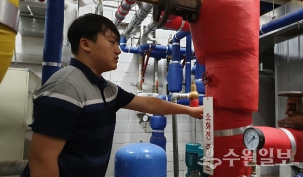 권선구는 관내 12개동 행정복지센터를 대상으로 청사 관리실태를 집중점검한다.(사진=권선구청)