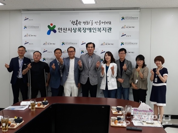 도의회가 발달장애인 평생교육센터 설립 위해 우수사례 기관을 현장 방문했다.(사진=경기도의회)
