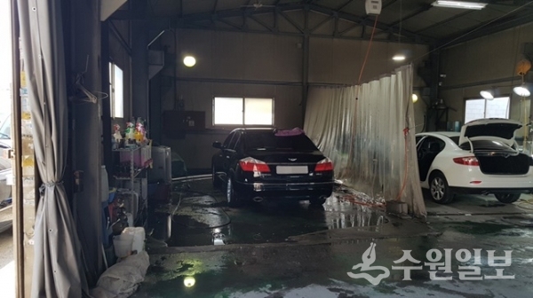 권선구는 하계 휴가철을 맞아 불법세차·미세먼지 유발 정비 공업사를 대상으로 이달부터 무기한 특별점검을 실시하고 있다.(사진=권선구청)