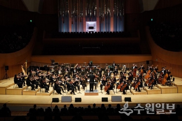 경기필하모닉은 ‘경기필하모닉 임시정부수립 100주년, 광복 제 74주년 기념음악회’를 개최한다.(사진=경기도문화의전당)
