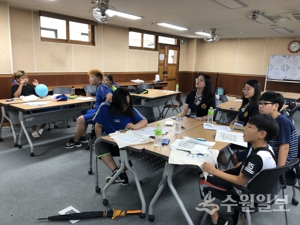 수원외고는 지역사회(수원시) 초등학교 학생 40명을 초대해 주니어외국어 캠프활동을 개최한다.(사진=수원교육지원청)