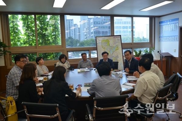 수원시 영통구가 ‘가습기살균제 사용자 및 피해자 찾기를 위한 지역간담회’를 실시했다.(사진=영통구청)