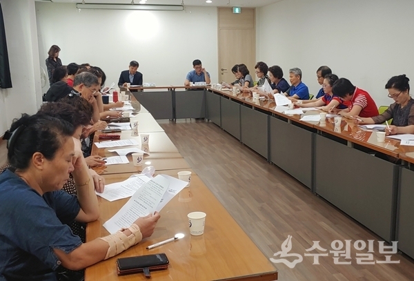 조원2동이 지난달 30일 주민자치센터에서 강사 및 수강생들과의 간담회를 열었다.(사진=장안구)