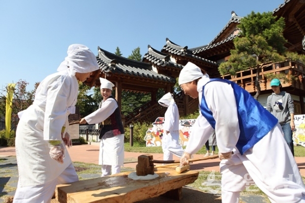 수원문화재단 수원전통문화관이 9월 한 달, 매주 토요일마다 세시풍속-북새통 ‘추석’ 행사를 진행한다.(사진=수원문화재단)