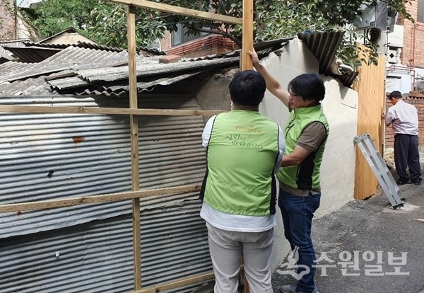 고등동에서 2일 관내 빈집 밀집지역 환경정비를 했다.(사진=팔달구)