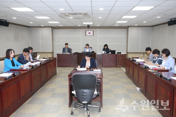 수원특례시 추진 특별위원회’가 3일 시의회 문화복지위원회 회의실에서 5번째 회의를 진행했다.(사진=수원시의회)