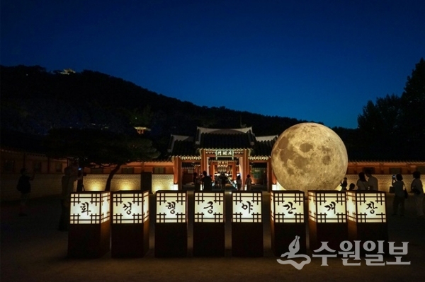 수원문화재단이 추석을 맞아 수원시민과 관광객을 위해 화성행궁 야간개장 등 다양한 프로그램을 진행할 예정이다.(사진=수원문화재단)