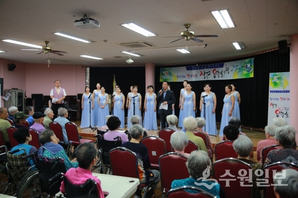 장안구가 4일 감천장요양원에서 음악회를 열었다.(사진=장안구)