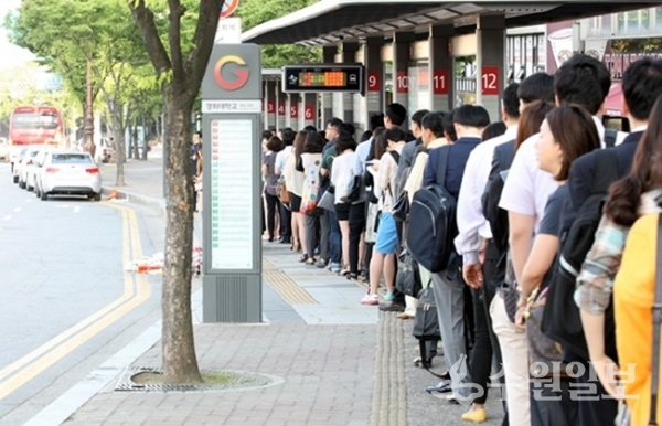 경기도가 전국 최초로 정류소 무정차 통과를 예방하는 시내버스 승차벨 제도를 도입한다.(사진=장경희 기자)