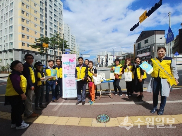 수원시 권선구 세류1동 지역사회보장협의체는 복지사각지대 발굴을 위한 홍보 캠페인을 벌였다.(사진=권선구청)