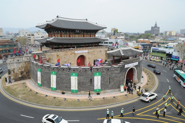사진2. 2013년 5월 복원공사 후의 팔달문.(사진=수원시)