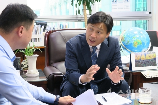 김영진 의원이 수원 현안에 대해 설명하고 있다.(사진=수원일보)
