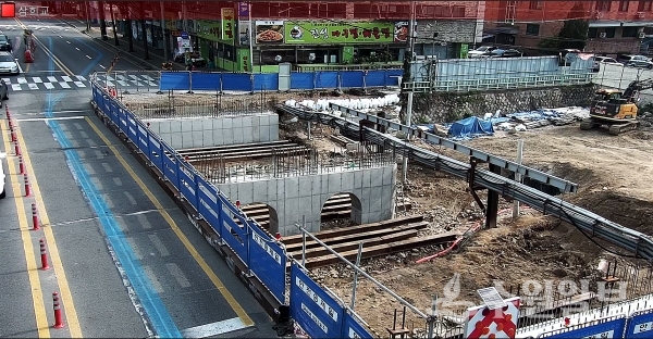 공사 중인 삼희교 모습.(사진=장안구)
