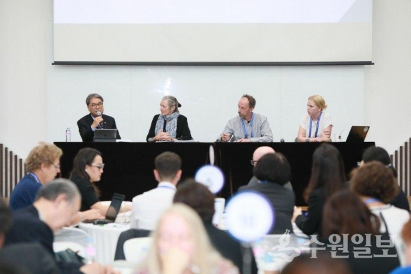 이재정 경기도교육감(맨 왼쪽)이 ‘제10차 OECD 교육 2030 워킹그룹 회의’에서 발언하고 있다.(사진=경기도교육청)
