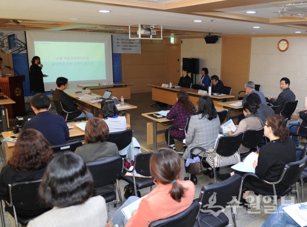 수원시의회 세미나실에서 열린 마을미디어 조례 제정 추진 의정토론회.(사진=수원시의회)
