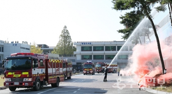 1일 경기도, 경기도의회, 수원남부소방서 합동소방훈련 모습.(사진=경기도)