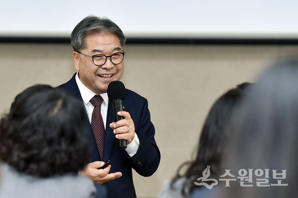 이재정 경기도교육감이 4일 교육전문직원 워크숍에서 발언하고 있다.(사진=경기도교육청)