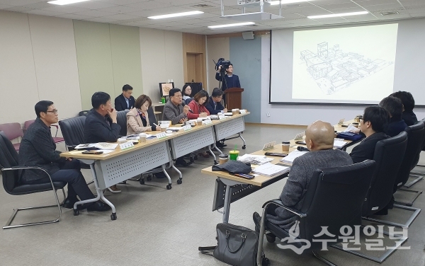 18일 시청 소회의실에서 열린 ‘청년이 꿈꾸는 미래도시 수원연구’ 발표회.(사진=수원시)