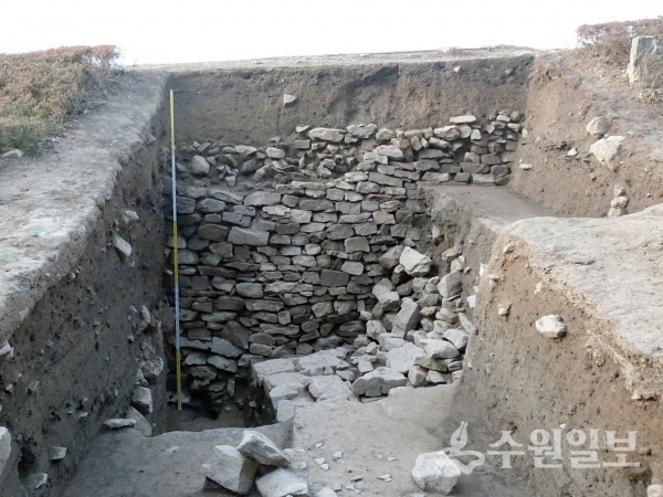 오산시 소재 독산성에서 발견된 삼국시대 성벽.(사진=오산시)