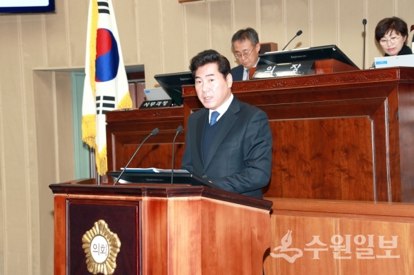 김상돈 의왕시장이 2일 시의회에서 시정연설을 하고 있다.(사진=의왕시)