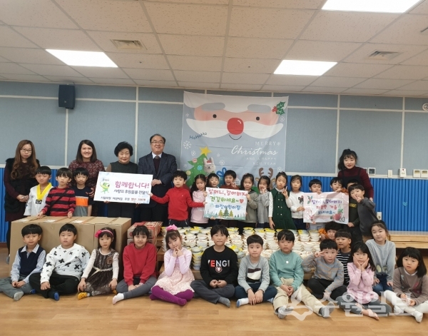 시립파장어린이집 아이들과 관계자들.(사진=파장동)