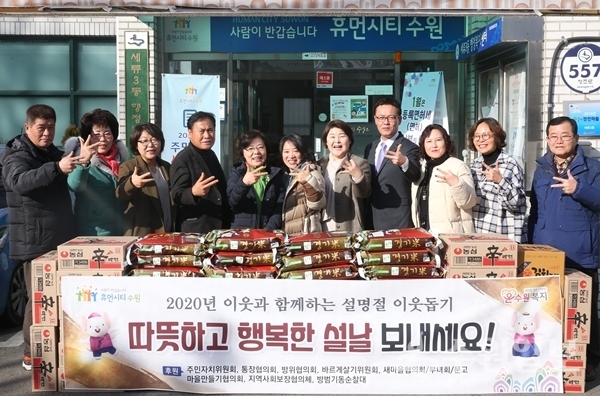 세류3동을 방문한 조명자 수원시의회 의장과 송은자 시의원.(사진=수원시의회)