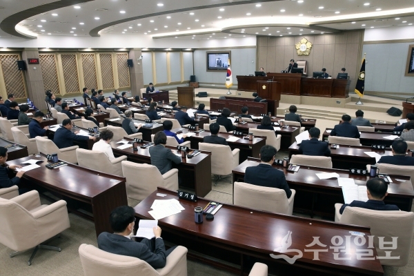 수원시의회 제348회 임시회가 11일 진행 중이다.