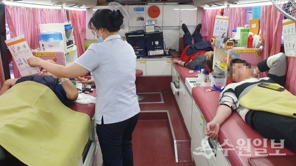 평택시청 직원들이 헌혈을 하고 있다.(사진=평택시0