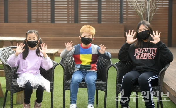 따숨 마스크를 착용한 아이들.(사진=오산시)