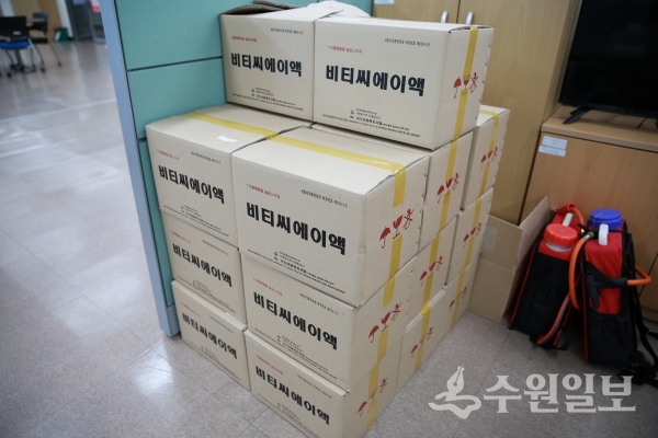 장안구 전직 주민자치위원장협의회가 전달한 방역물품.(사진=장안구)
