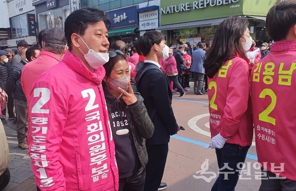 미래통합당 박재순 후보가 거리 유세를 하고 있다.(사진=박재순 후보 선거캠프)