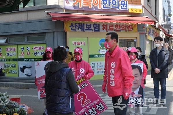 미래통합당 이창성 후보(수원시 갑)가 선거 유세를 하고 있다.(사진=수원일보)