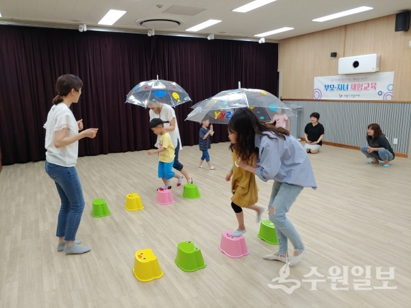 아이들이 의왕시 드림스타트 프로그램에 참여하고 있다.(사진=의왕시)