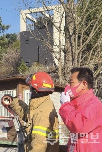 산불 현장을 찾은 미래통합당 이창성 후보.(사진=이창성 후보 선거캠프)