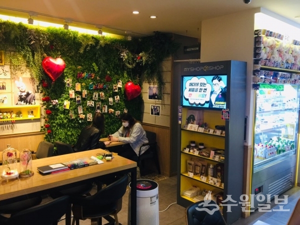 카페에 마련된 스마트공유판매대.(사진=의왕시)