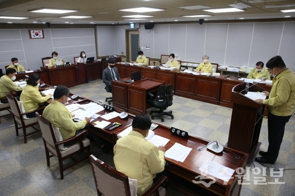 수원시의회 교통건설체육위원회가 22일 회의를 진행하고 있다.(사진=수원시의회)