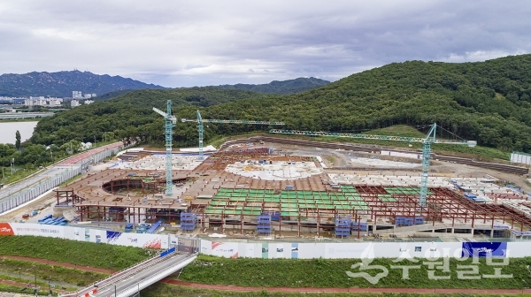 의왕시 학의동 백운밸리 롯데쇼핑몰 건축공사 현장.(사진=의왕시)