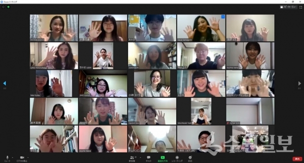 수원시와 시즈오카시 대학생들이 온라인 화상회의 프로그램을 활용해 이야기를 나누고 있다.(사진=수원시)