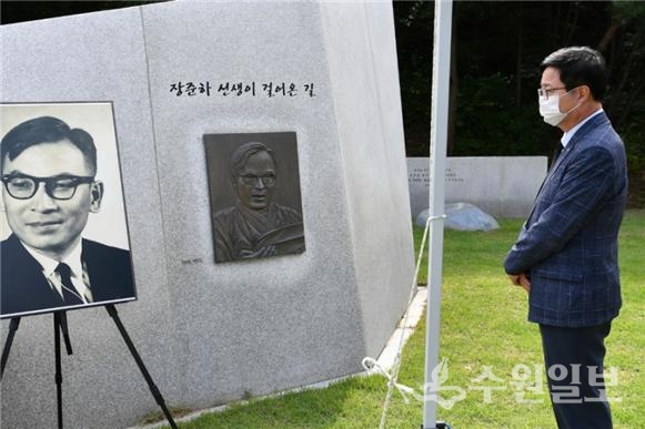 염태영 최고위원 후보가 장준하 선생 추모식에 참석했다.(사진=염태영 후보 선거캠프)