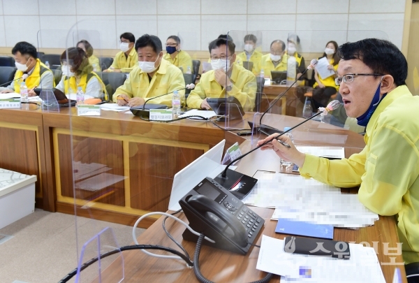 조청식 제1부시장이 19일 코로나19 대응 추진상황보고회에서 발언하고 있다.(사진=수원시)