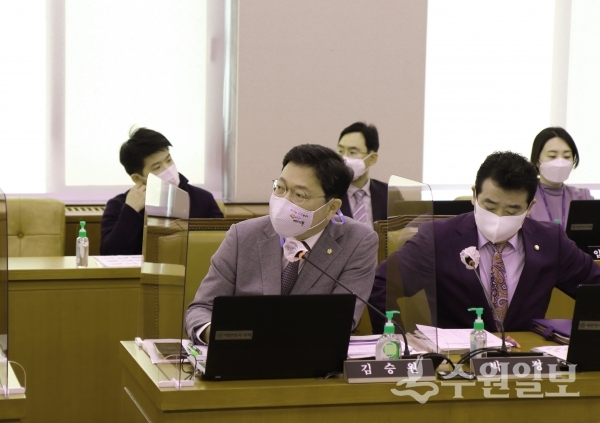 김승원 의원이 15일 국정감사에서 질의를 하고 있다.(사진=김승원 의원실)