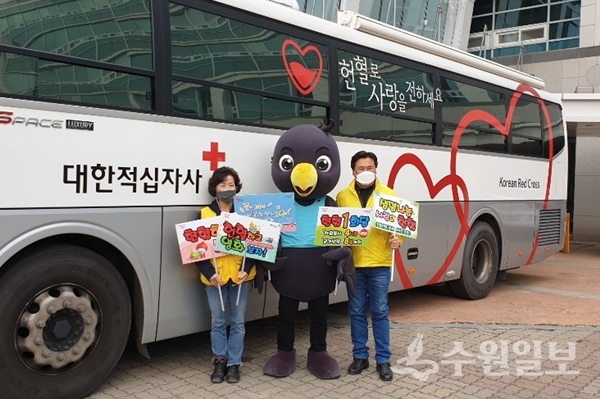 헌혈 동참 독력에 나선 오산시 마스코트 까순이.(사진=오산시)