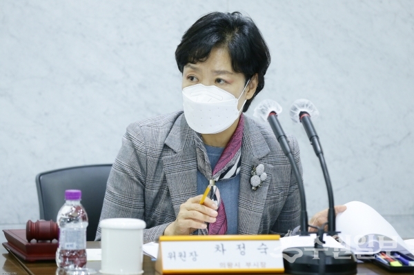 차정숙 의왕시 부시장이 의왕사랑상품권 운영협의회를 주재하고 있다.(사진=의왕시)