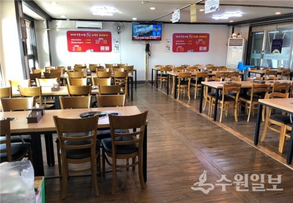 강화군이 입식 테이블과 의자를 지원한 식당.(사진=강화군)