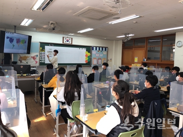 지난해 10월 율현초등학교에서 열린 ‘찾아가는 세계시민교육’.(사진=수원시국제교류센터)