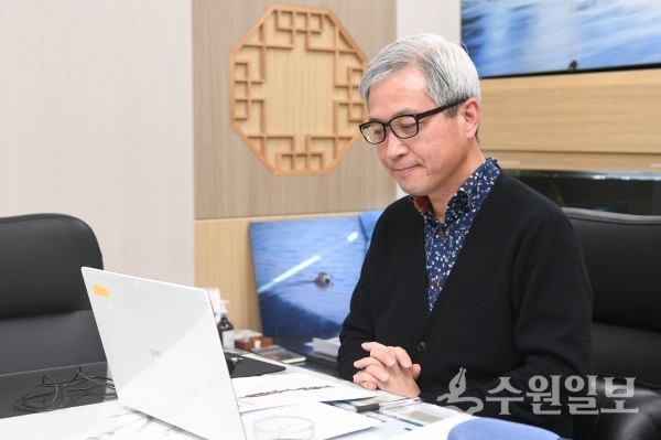 곽상욱 오산시장이 영상회의에 참여하고 있다.(사진=오산시)