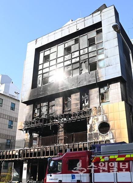 화재가 난 수원시동부육아종합지원센터.(사진=수원시)