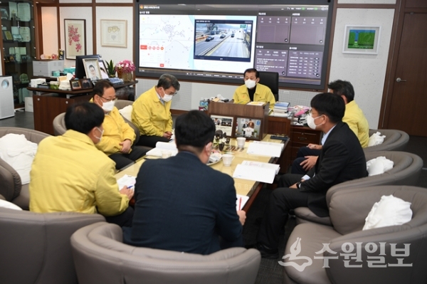 유천호 군수가 국고보조금 확보계획 보고회를 주재하고 있다.(사진=강화군)