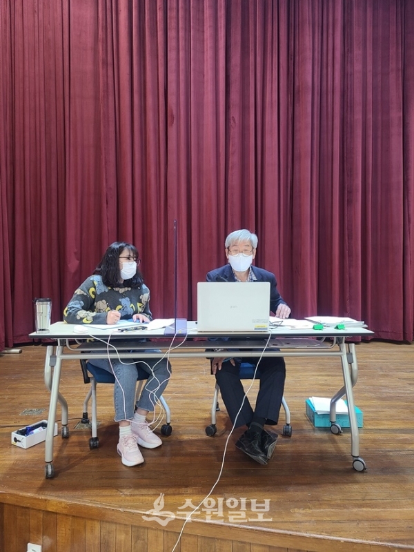 슈퍼오닝농업대학 신입생모집 면접을 보고있다.(사진=평택시)